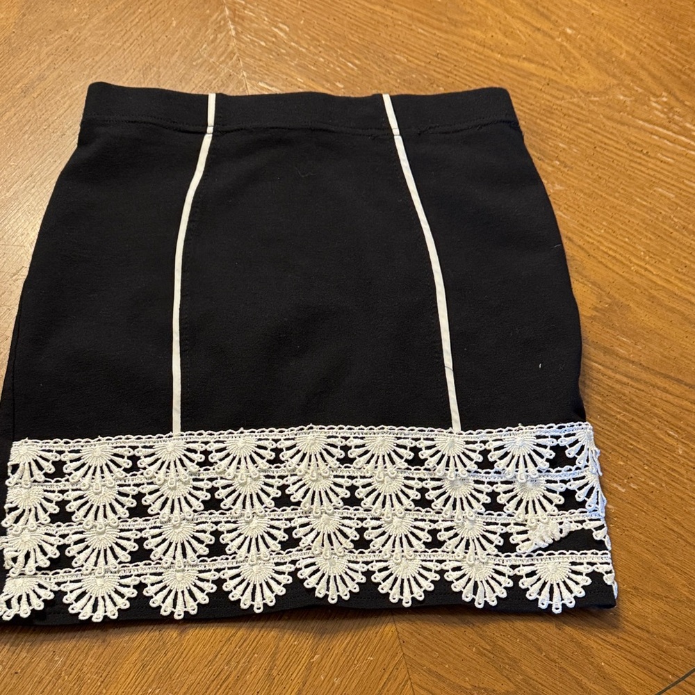 Lace Trim Black Knit Mini Skirt size Small Romeo Pour Juliette Made In France